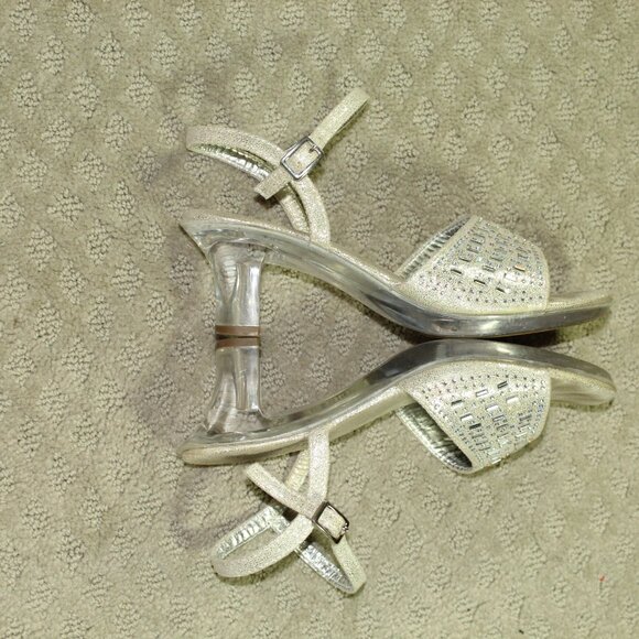 Kenneth Cole Reaction Women's 5 Silver Beaded 2.5" Clear Acrylic Block Heels - Picture 3 of 9